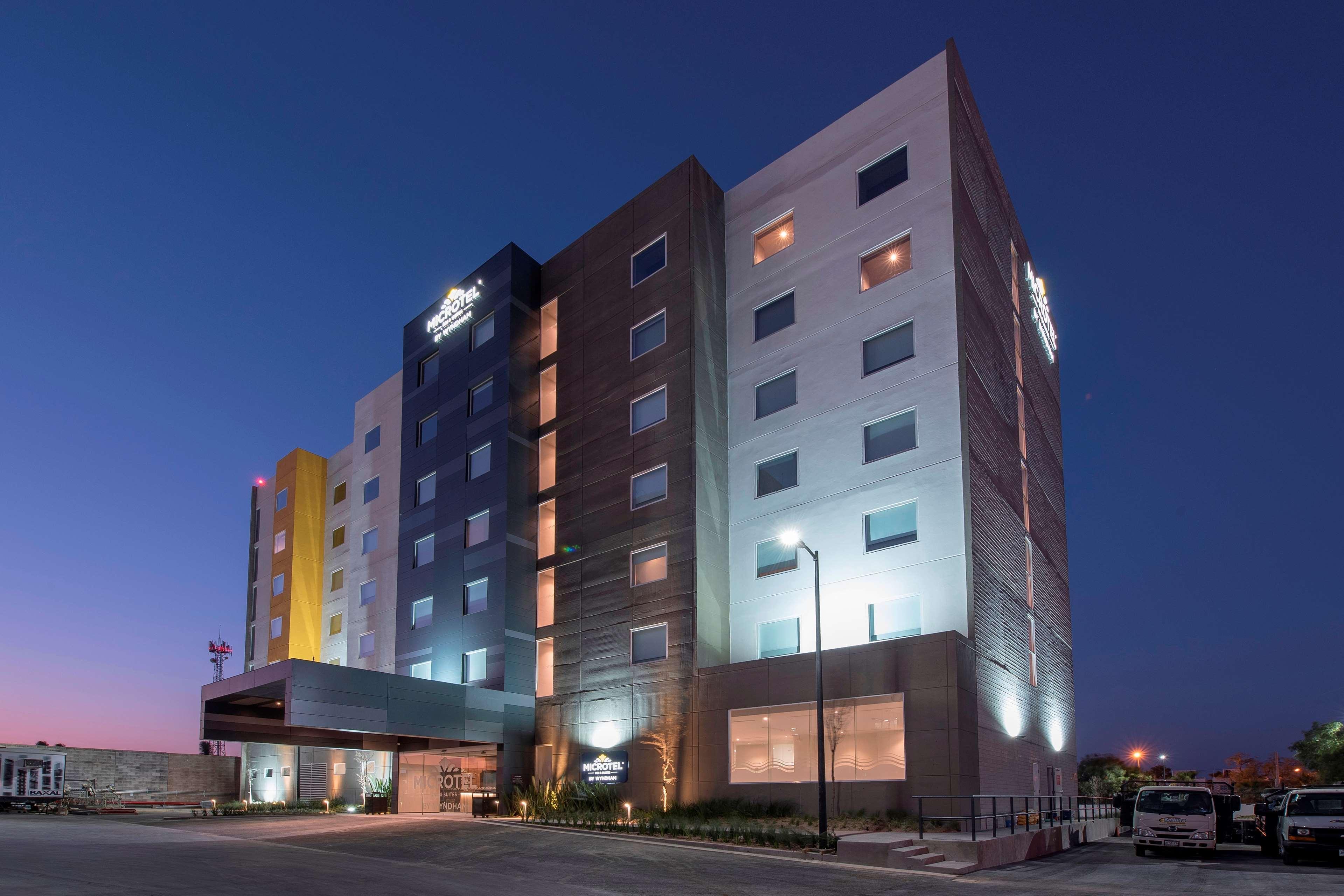 Microtel Inn & Suites By Wyndham San Luis Potosí Exterior foto
