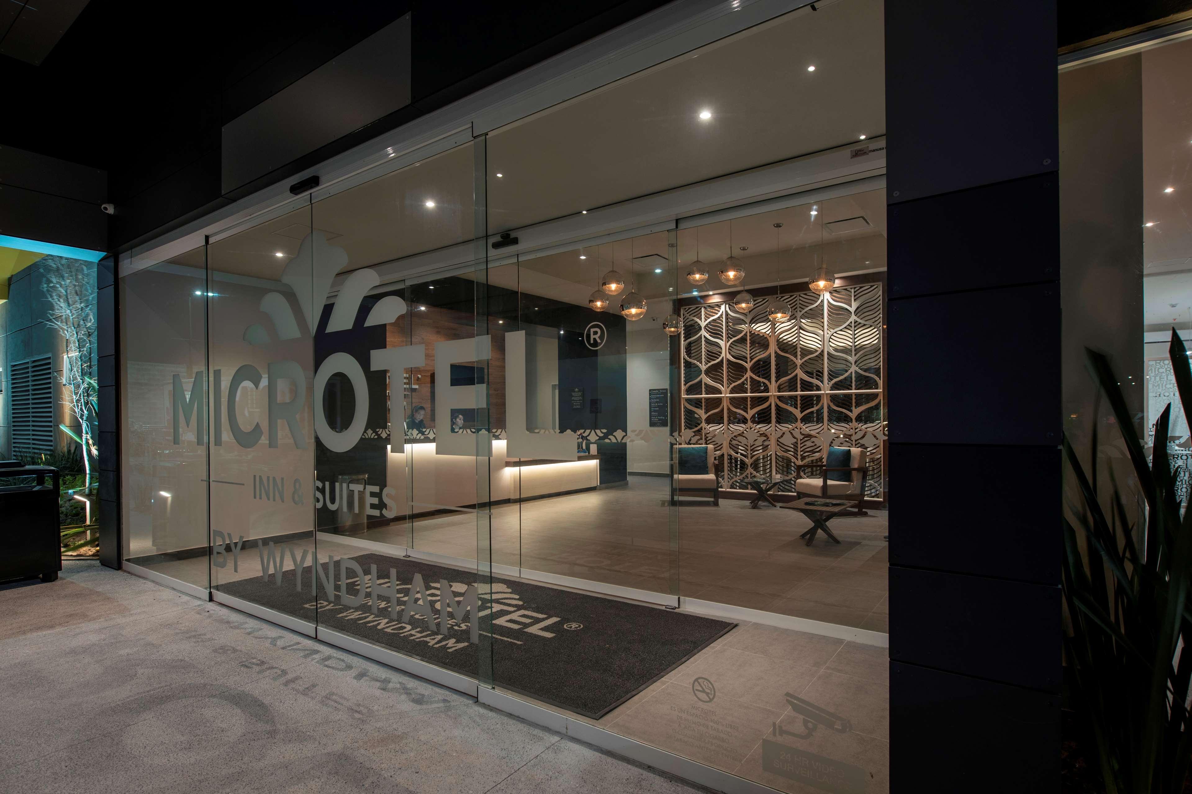 Microtel Inn & Suites By Wyndham San Luis Potosí Exterior foto